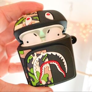 Camo shark AirPods 1/2 case w/keychain bape